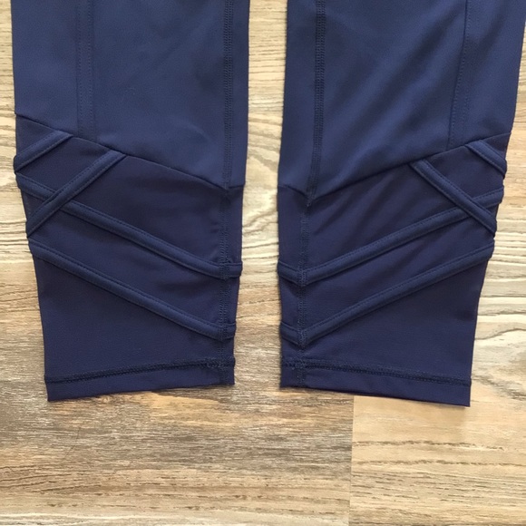 Lilly Pulitzer Luxletic Navy 26” Weekender High Rise Leggings Medium - Picture 10 of 16
